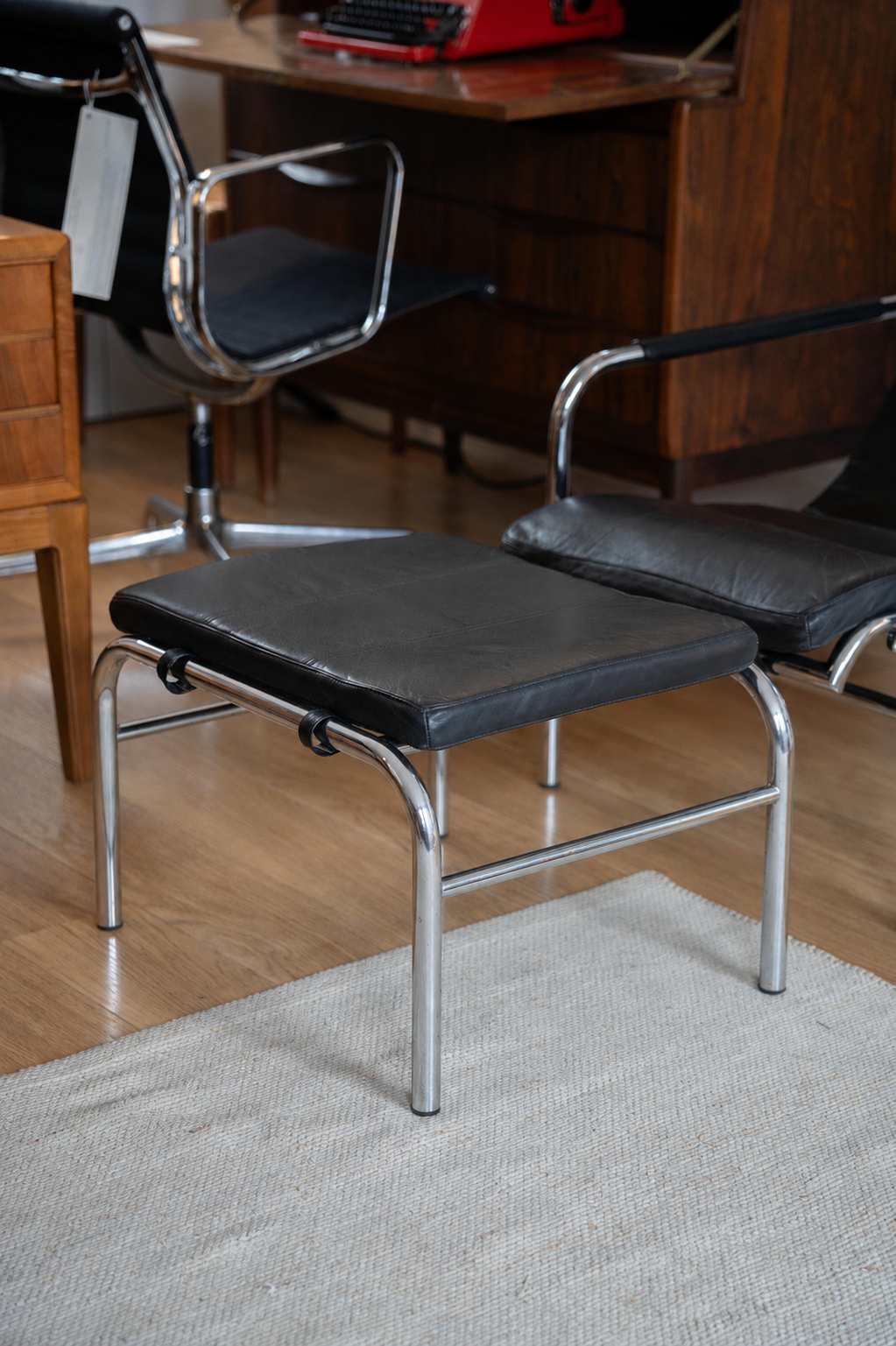 Pair of Genni Armchairs and Footstool, by Gabriele Mucchi for Zanota