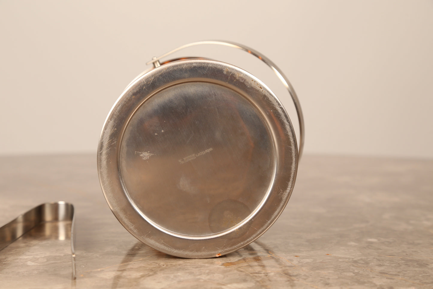 Arne Jacobsen for Stelton, a stainless steel 1960s ice bucket and tongs with teak lid (1960s) Denmark