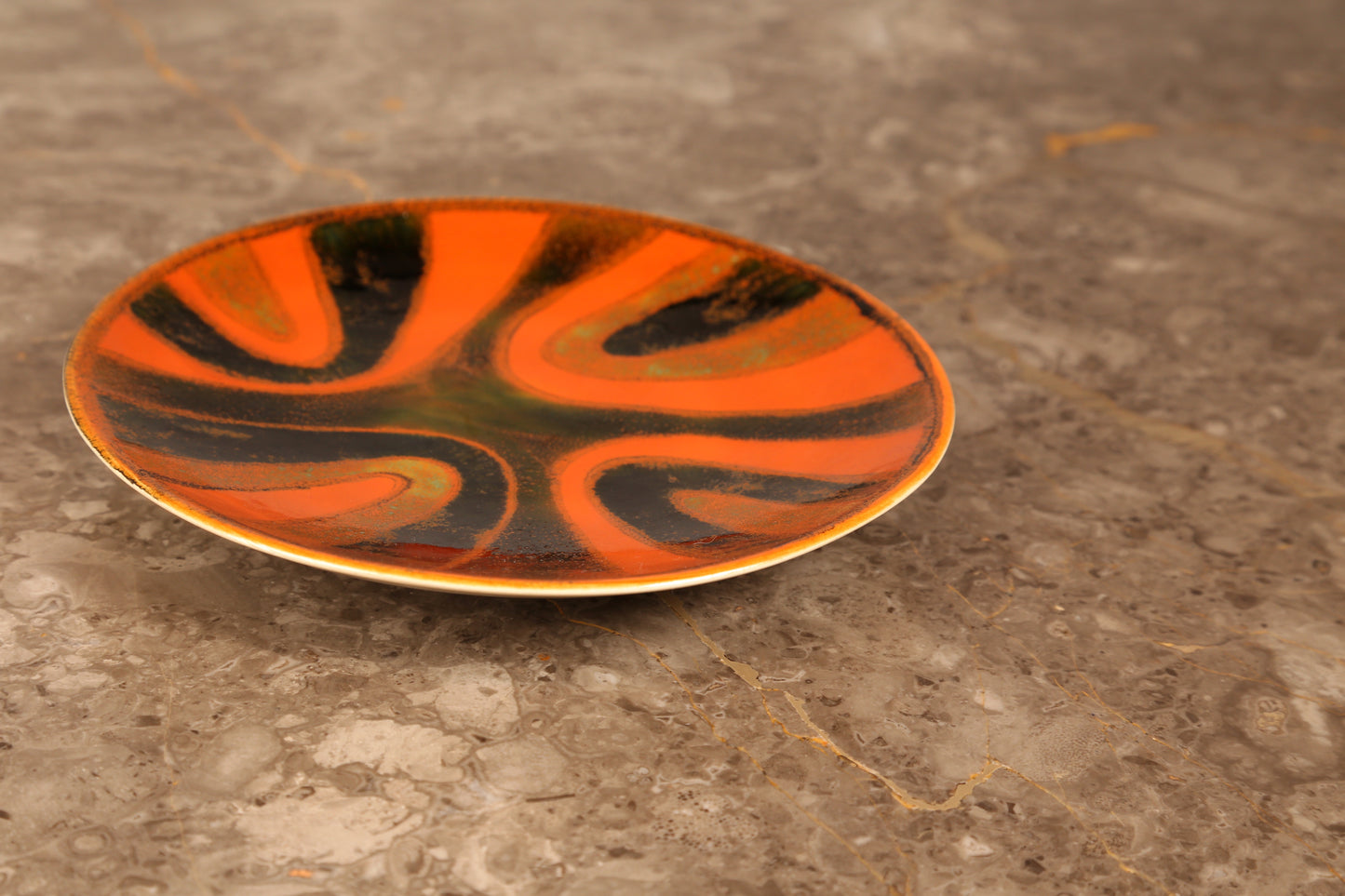 A Poole Delphis studio range plate 1960s (UK)