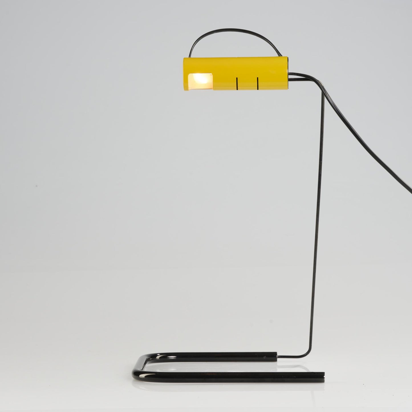 "Slalom" Yellow Desk Lamp, Vico Magistretti for Oluce, (1980s) Italy
