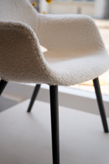 White ‘Organic' Highback Reading Chair by Charles Eames & Eero Saarinen for Vitra