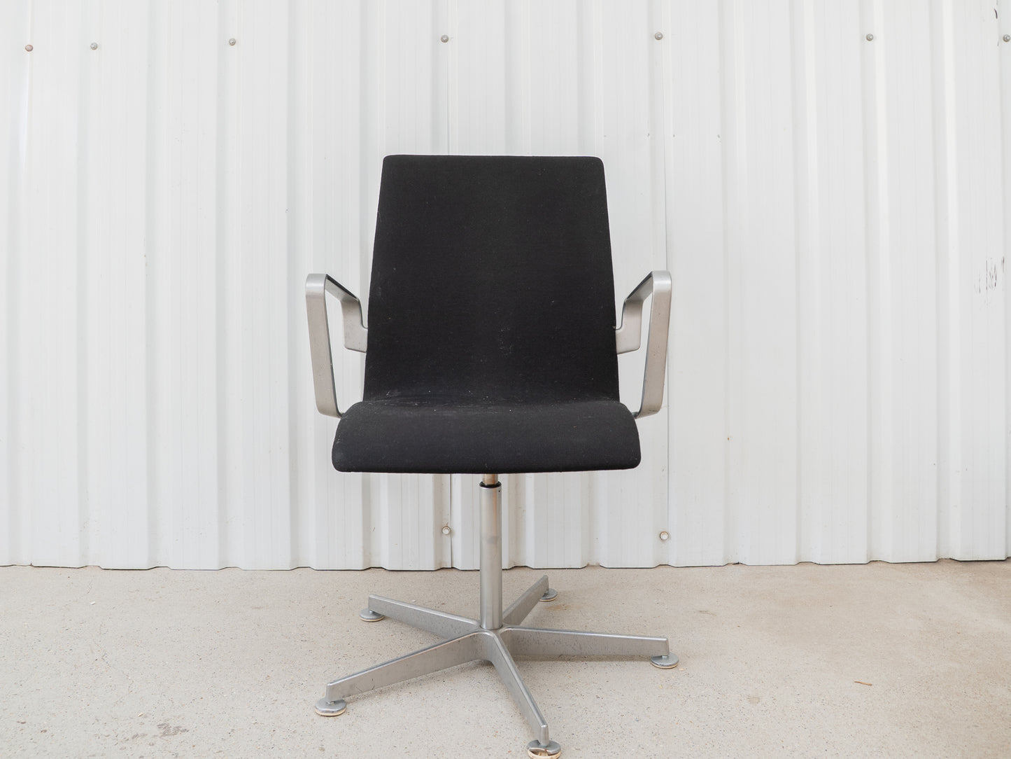Set of 5 Oxford chairs by Arne Jacobsen
