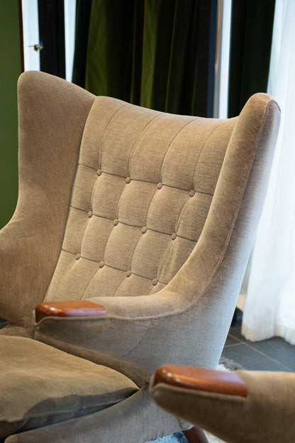 2 original 1960s Papa Bear chairs by Hans Wegner - Rental only