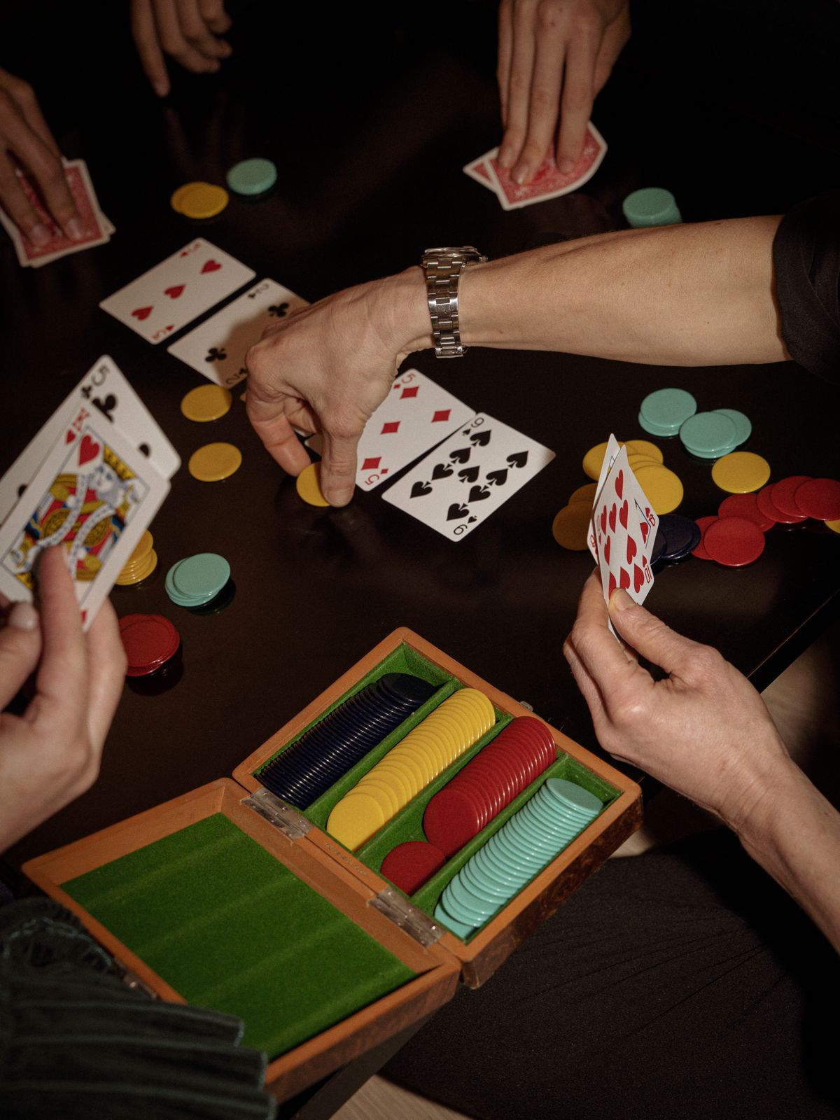 Vintage Gaming/Poker Chips Set in Burr Wood Veneer Box (1960s) UK