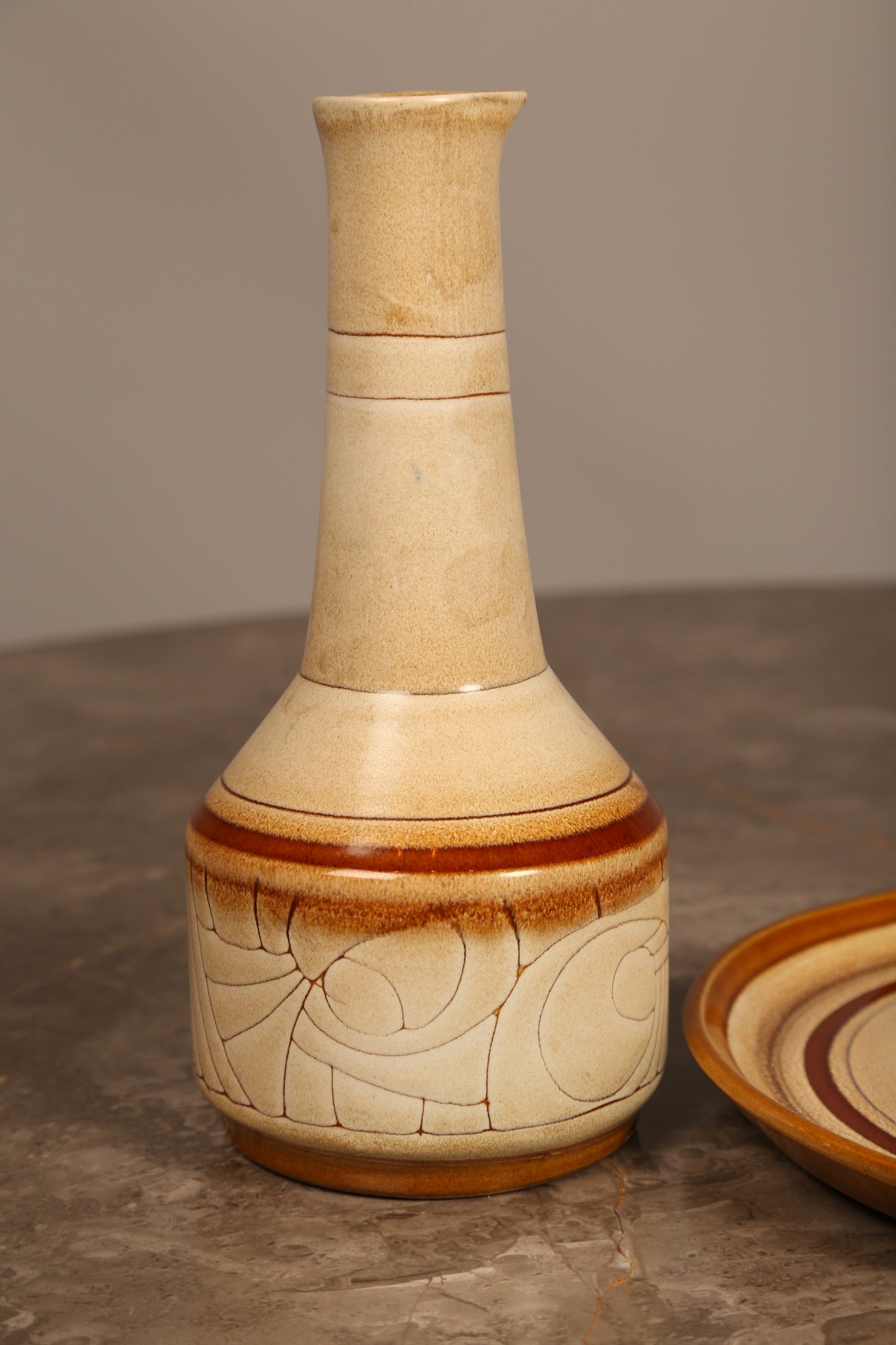 Celtic Pottery decanter with tray and 4 beakers in 'Medallion' design (1960s) Cornwall