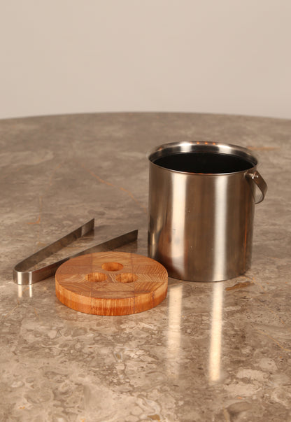 Arne Jacobsen for Stelton, a stainless steel 1960s ice bucket and tongs with teak lid (1960s) Denmark