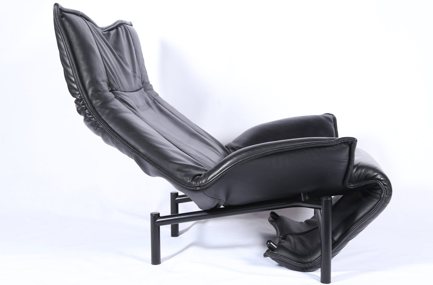 Veranda recliner by Vico Magistretti for Cassina (1980s) Italy - 2 available