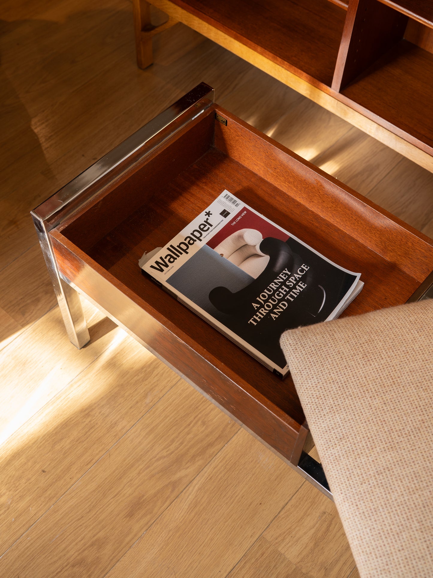 Chippy Heath Furniture Ltd, High Wycombe Telephone Seat &amp; Table Circa 1970s,