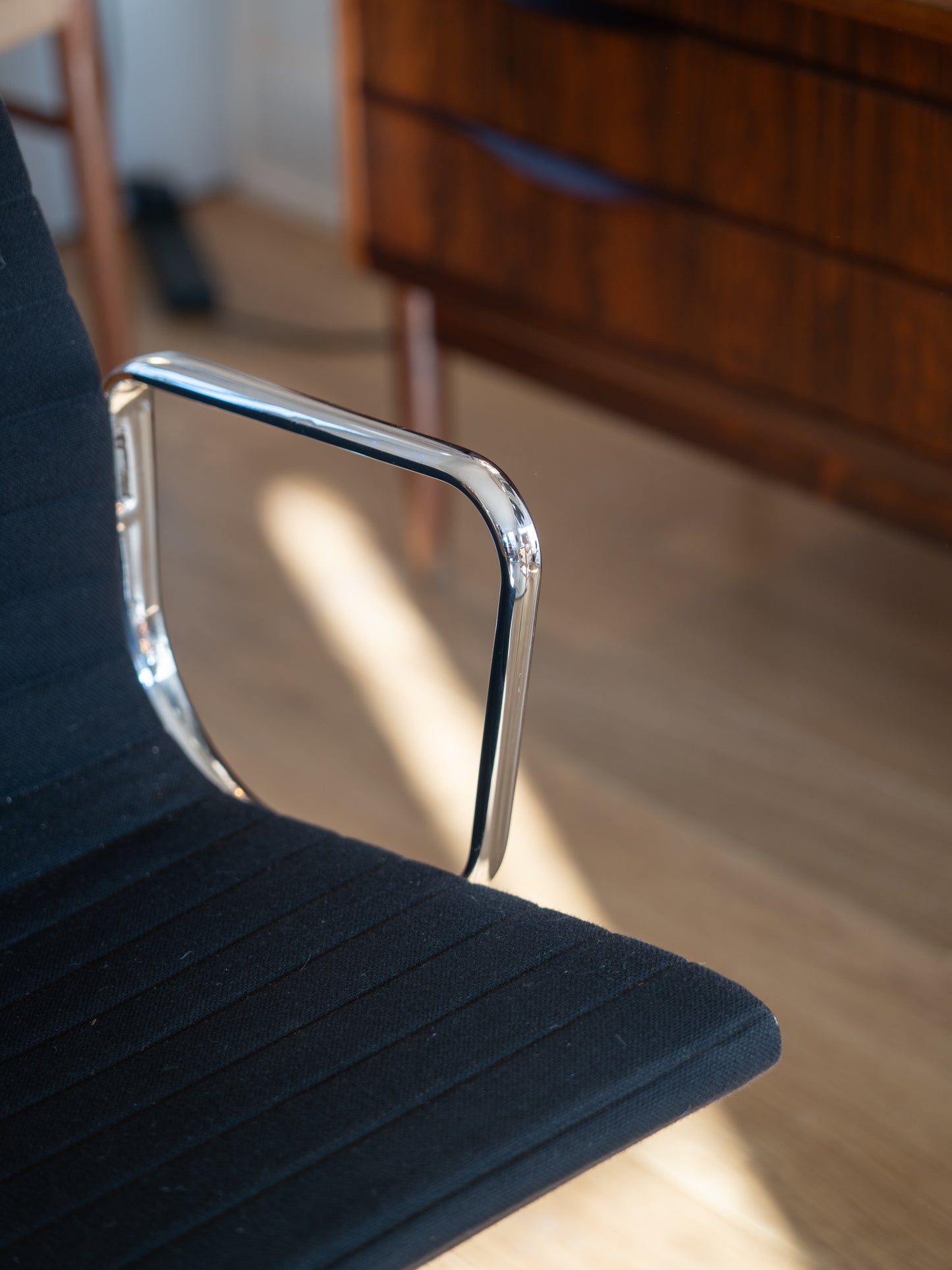 'Aluminium Group' Desk Chair by Charles Eames & Ray Eames