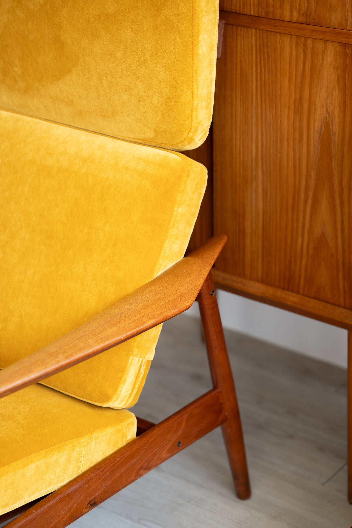 Model FD-164 reclining Armchair by Arne Vodder for France & Son
