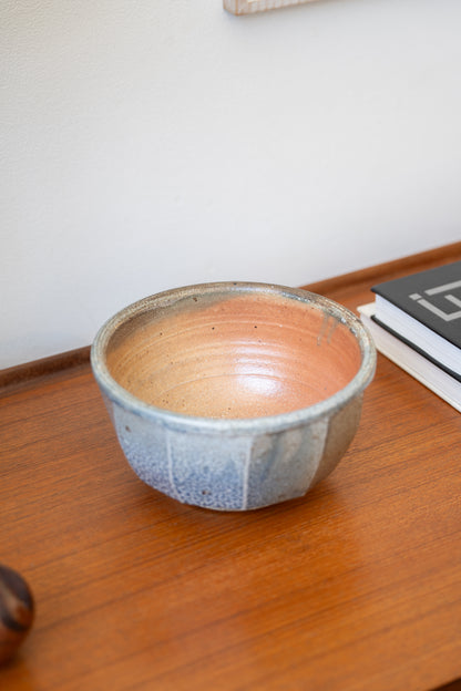 Light Blue Faceted Stoneware Bowl, by Mike Dodd for Wellrash Pottery (1970s)