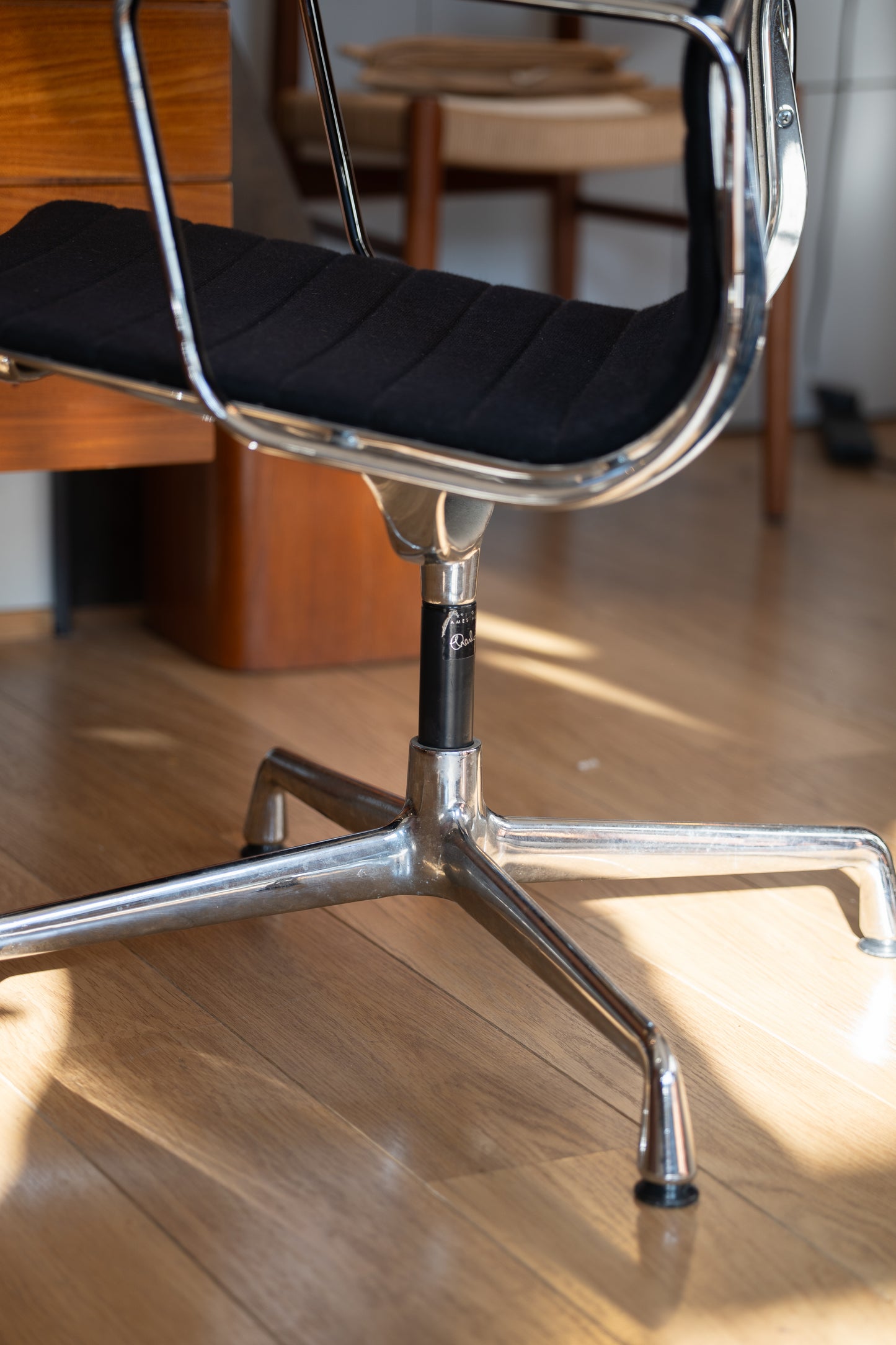 'Aluminium Group' Desk Chair by Charles Eames & Ray Eames
