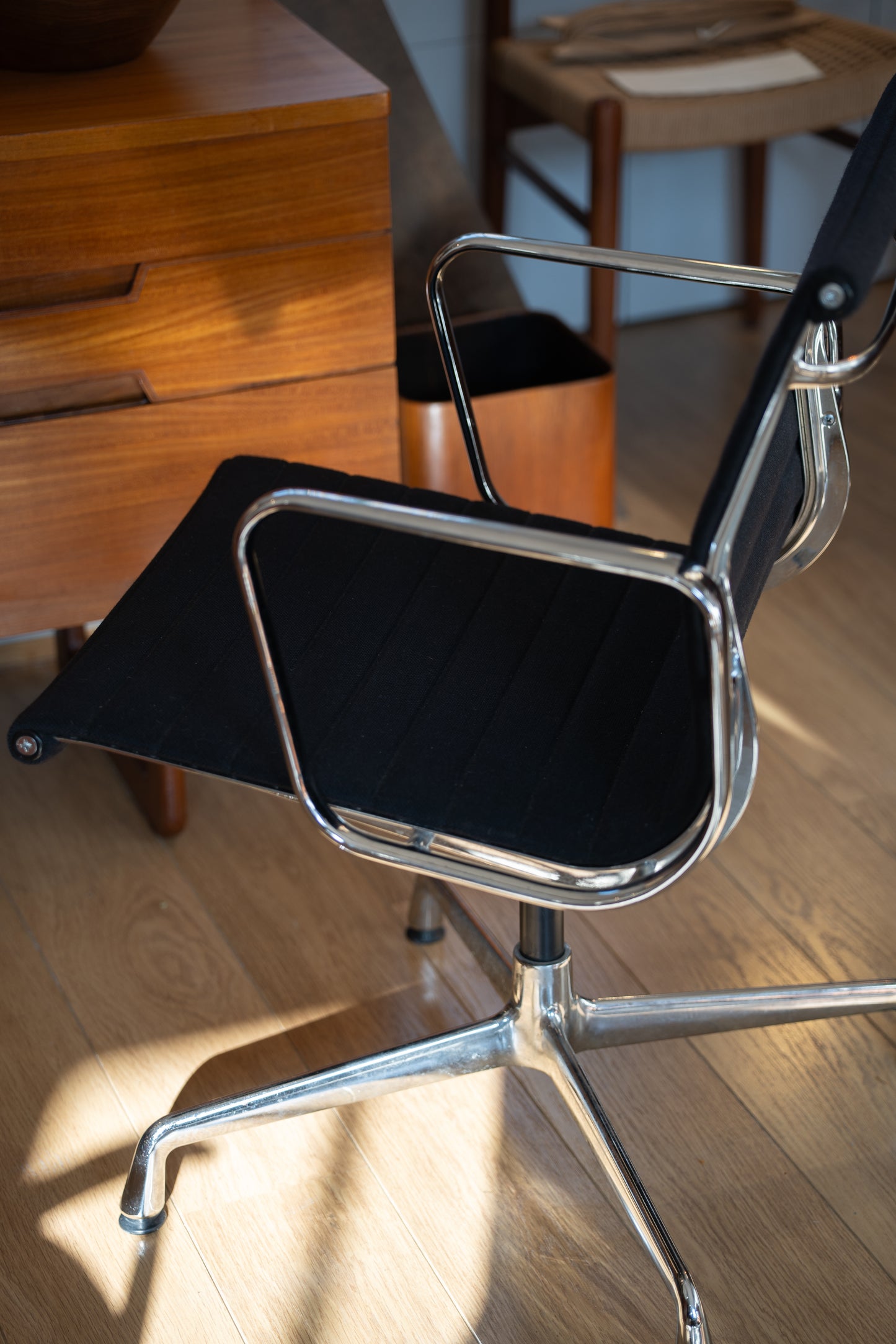 'Aluminium Group' Desk Chair by Charles Eames & Ray Eames
