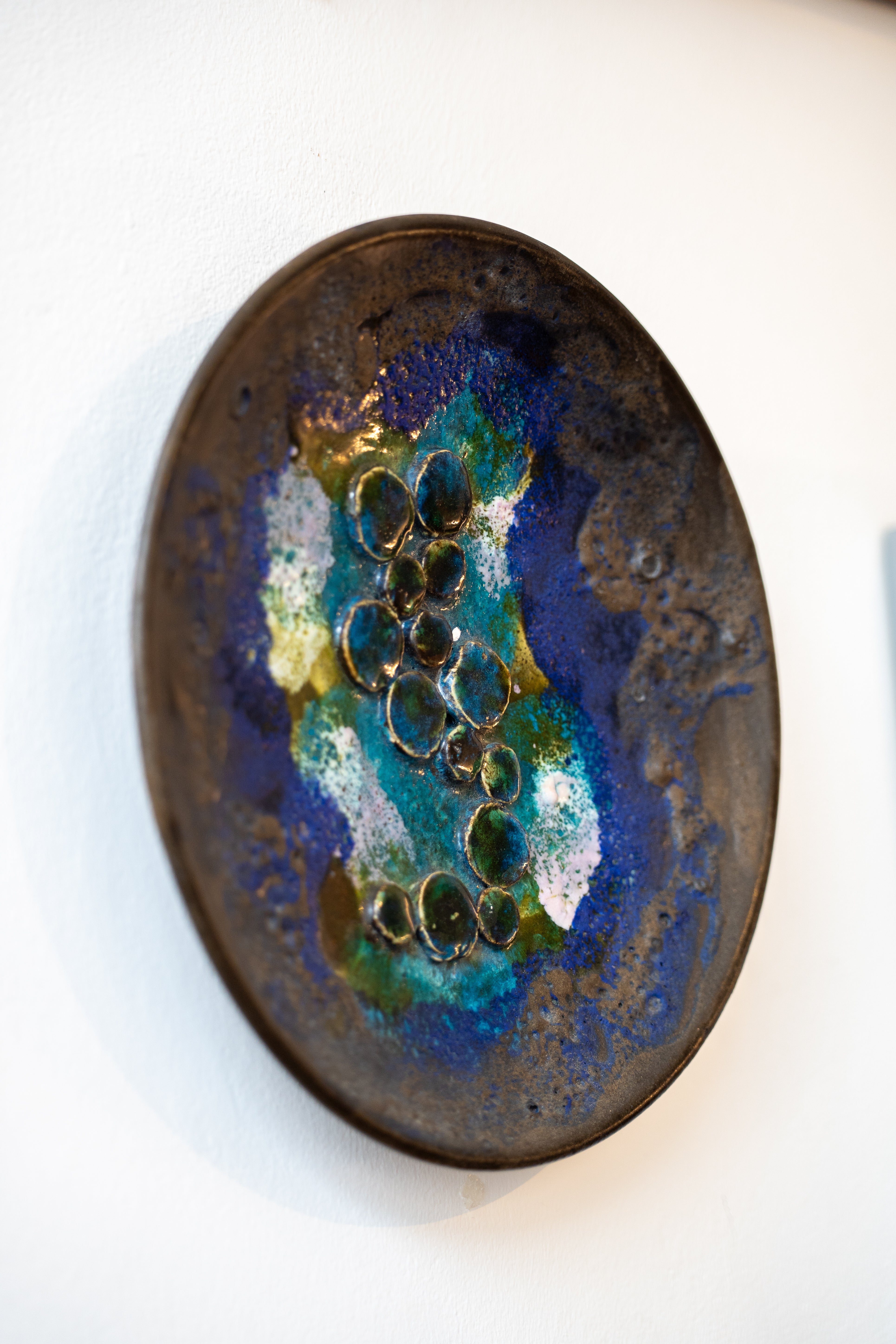 Ruscha Keramic Fat Lava Wall Plate, West German (1960s) – a fold