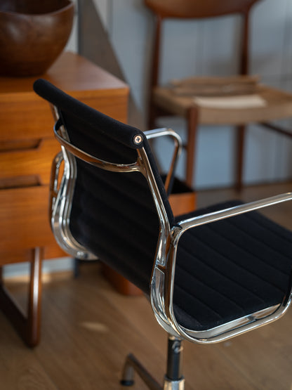 'Aluminium Group' Desk Chair by Charles Eames & Ray Eames