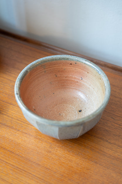 Light Blue Faceted Stoneware Bowl, by Mike Dodd for Wellrash Pottery (1970s)