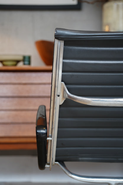 EA 116 Armchair by Charles Eames & Ray Eames for Vitra (USA)