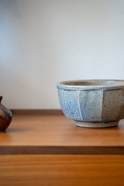 Light Blue Faceted Stoneware Bowl, by Mike Dodd for Wellrash Pottery (1970s)