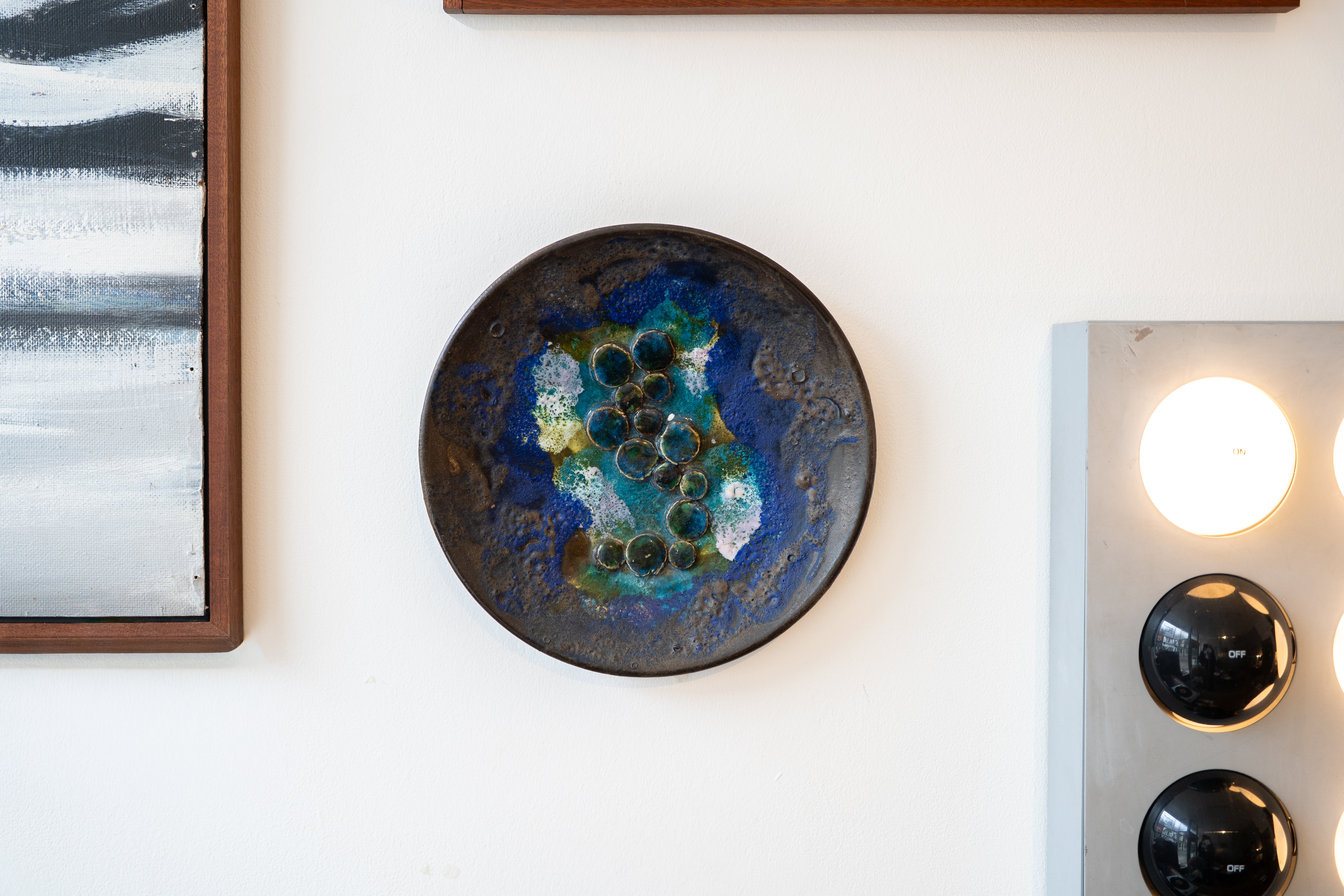 Ruscha Keramic Fat Lava Wall Plate, West German (1960s) – a fold