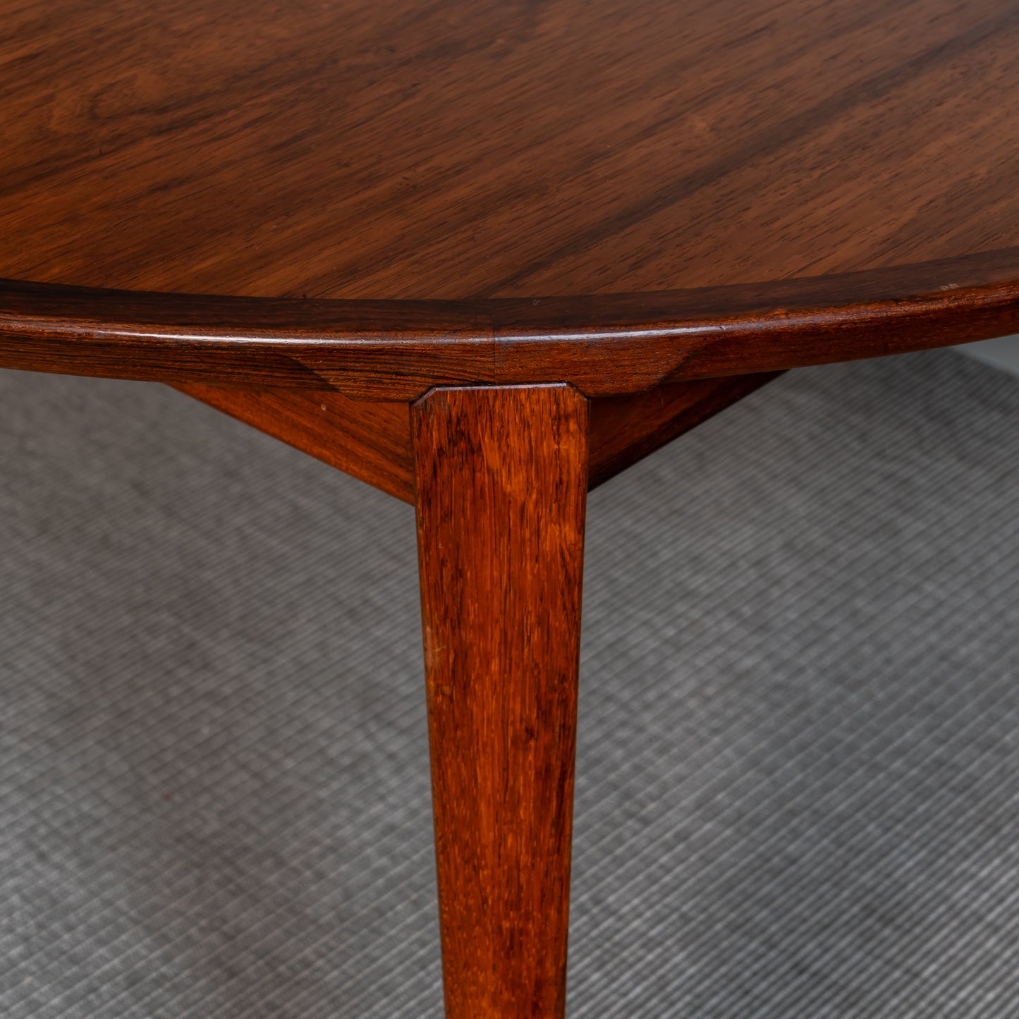 Brazilian Rosewood Extending Table by Henry Rosengren Hansen for Brande Møbelindustri, (1960s) Denmark