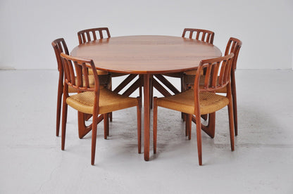 Oval Drop-Leaf Dining Table by Kurt Østervig for Jason Møbler, (1960s) Denmark